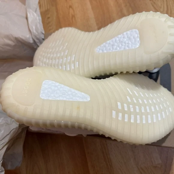 Adidas Yeezy Boost 350 V2 Box in Brown and Black - Picture 8 of 13